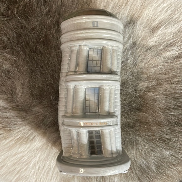 Like New Warner Bros. Harry Potter Gringotts Bank Coin Bank - Picture 2 of 7